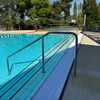 SORTIE DE BAIN, MAIN COURANTE