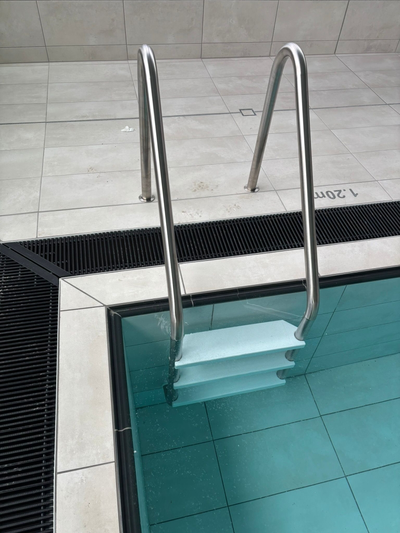 ECHELLE DE PISCINE   INOX 3 MARCHES POLYÉTHYLÈNE 