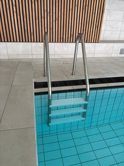 ECHELLE DE PISCINE   INOX 3 MARCHES POLYÉTHYLÈNE 